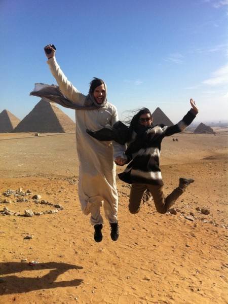 Na společné fotce v Egyptě na pyramidách