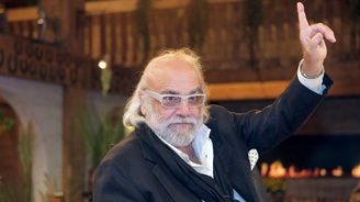 Ve věku 68 let zemřel známý řecký zpěvák Demis Roussos