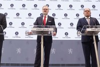 Živě: Fiala nese demisi na Hrad Pavlovi: Žádné skryté bomby nechystáme, vzkázal