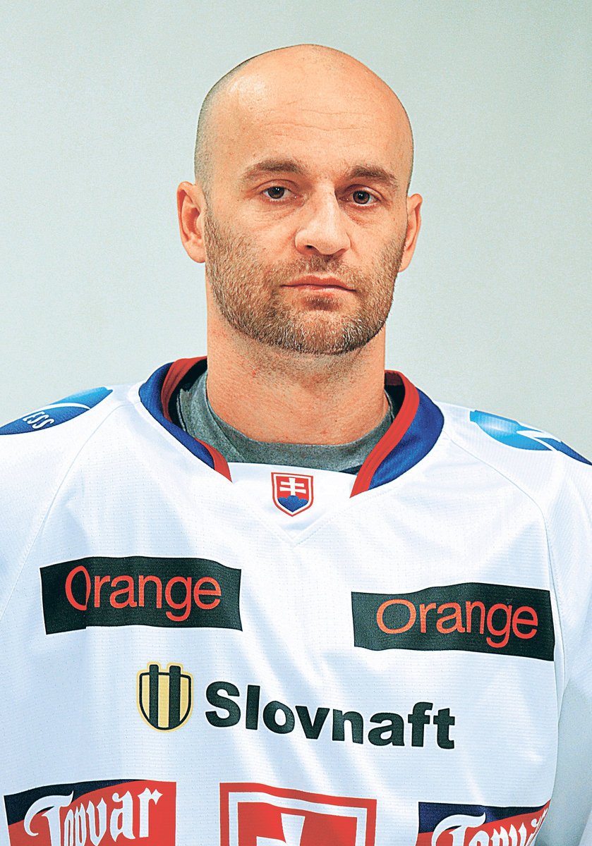 Pavol Demitra (†36) byl slovenským sportovním idolem