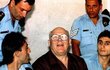 1989: Ač v klepetech, vysmíval se svým věznitelům.