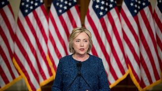 Clintonová hromadí peníze na kampaň, cílem je miliarda dolarů