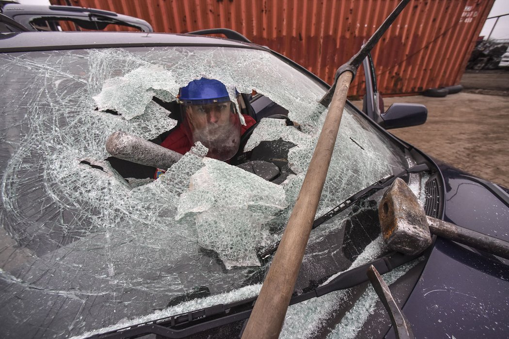 Zdemolovali jsme si auto