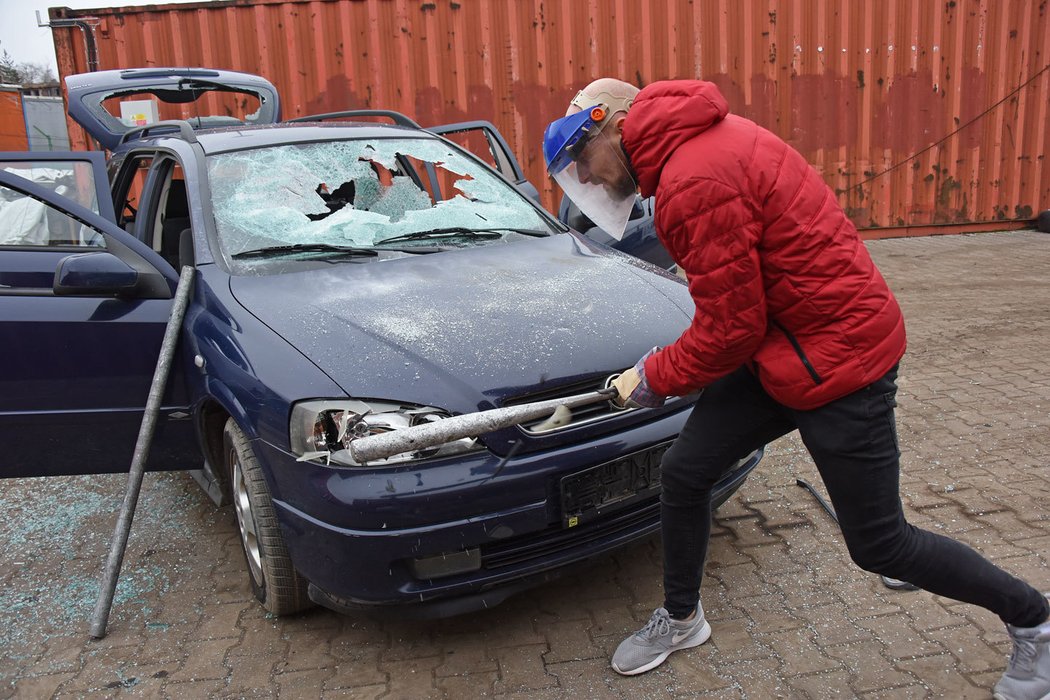 Zdemolovali jsme si auto