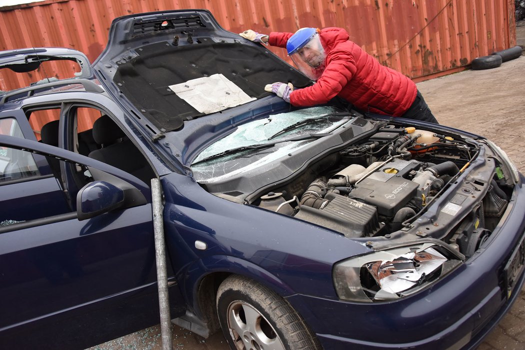 Zdemolovali jsme si auto