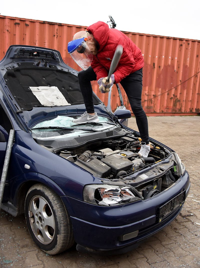 Zdemolovali jsme si auto