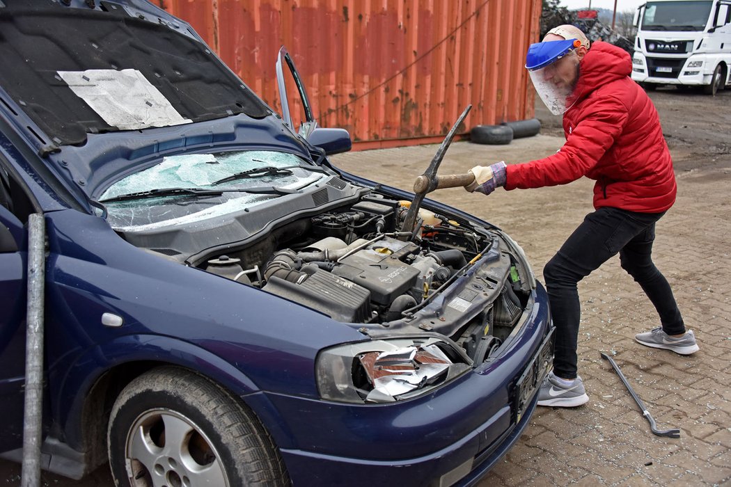 Zdemolovali jsme si auto