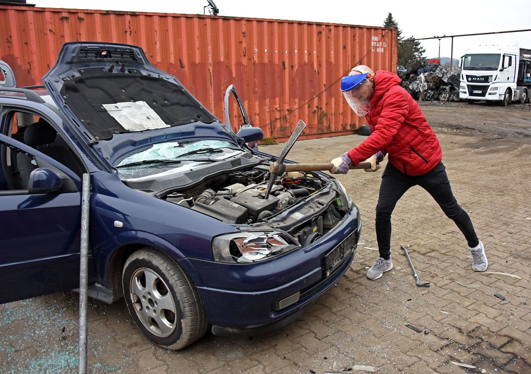 Zdemolovali jsme si auto