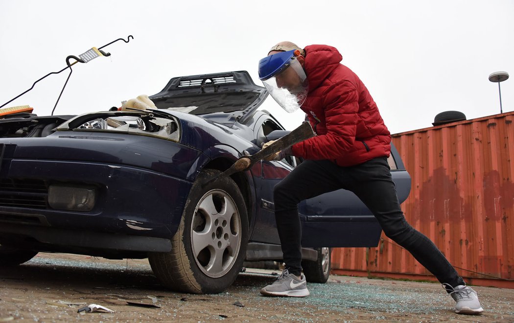 Zdemolovali jsme si auto