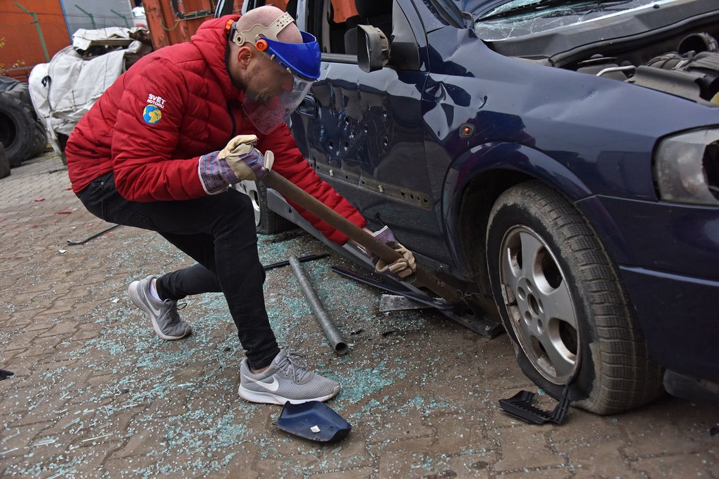 Zdemolovali jsme si auto