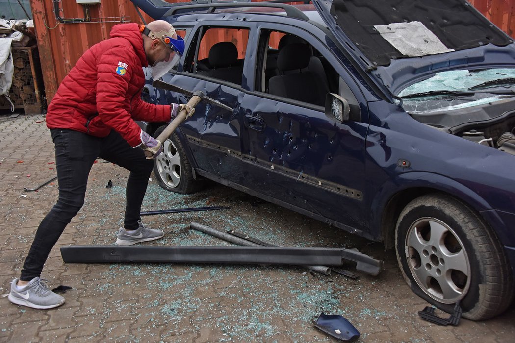 Zdemolovali jsme si auto