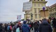 Demonstrace na Pražském hradě proti Miloši Zemanovi a udělení milosti Miloši Balákovi