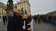 Demonstrace na Pražském hradě proti Miloši Zemanovi a udělení milosti Miloši Balákovi