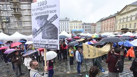 Stovky lidí v Brně i jinde demonstrovaly za nezávislost justice (28. 5. 2019)