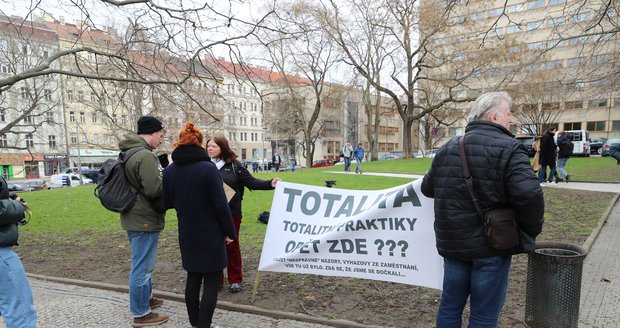 Demostrace za odstoupení děkana VŠE Miroslva Ševčíka. (15. březen 2023)