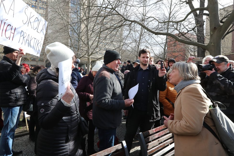 Demostrace za odstoupení děkana VŠE Miroslva Ševčíka. (15. březen 2023)