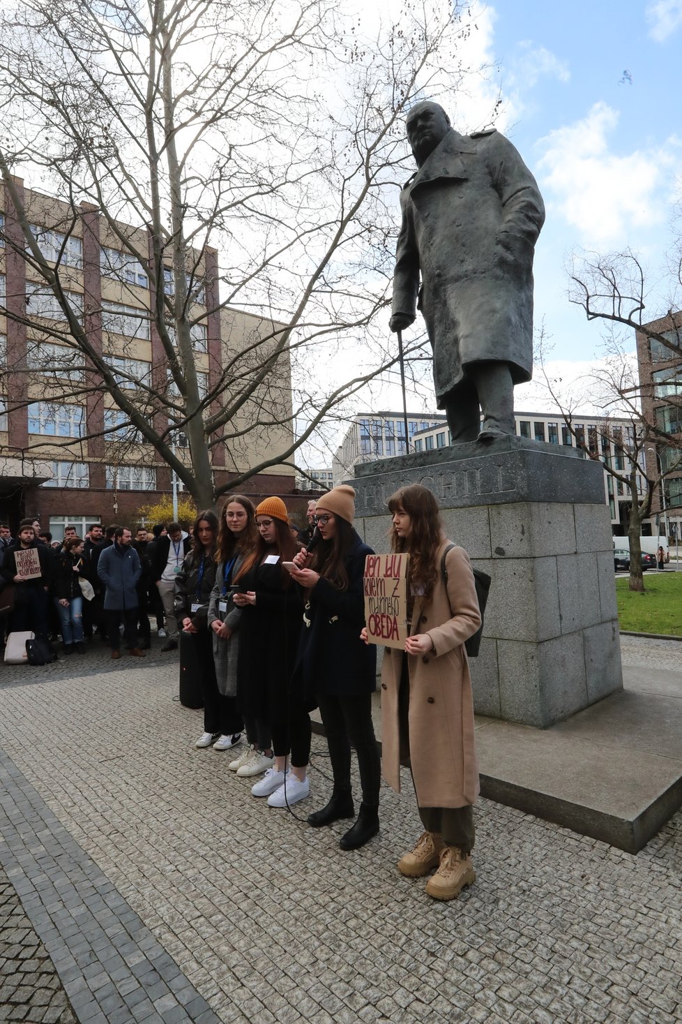 Demostrace za odstoupení děkana VŠE Miroslva Ševčíka. (15. březen 2023)