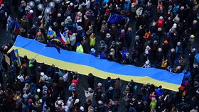 Demonstrace spolku Milion chvilek pro demokracii nazvaná Česko není na prodej na Staroměstském náměstí (17. 11. 2025)