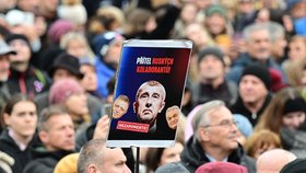 Demonstrace spolku Milion chvilek pro demokracii nazvaná Česko není na prodej na Staroměstském náměstí (17. 11. 2025)