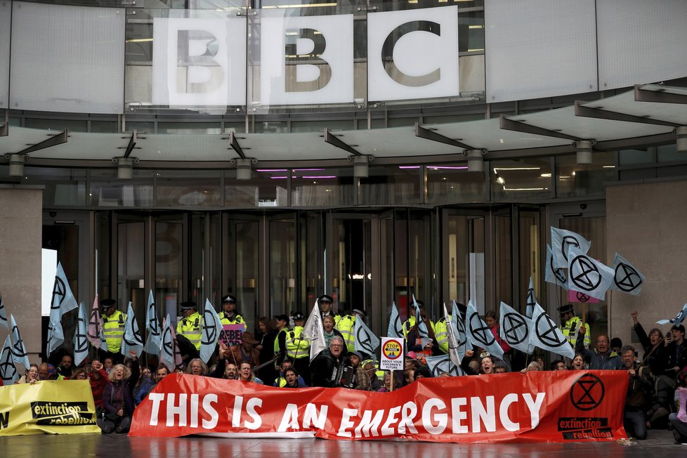 Protest aktivistů z ekologického hnutí Extinction Rebellion (Vzpoura proti vyhynutí).