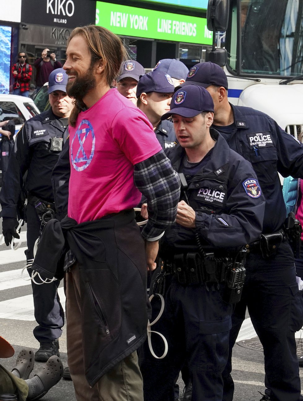 Protest aktivistů z ekologického hnutí Extinction Rebellion (Vzpoura proti vyhynutí).