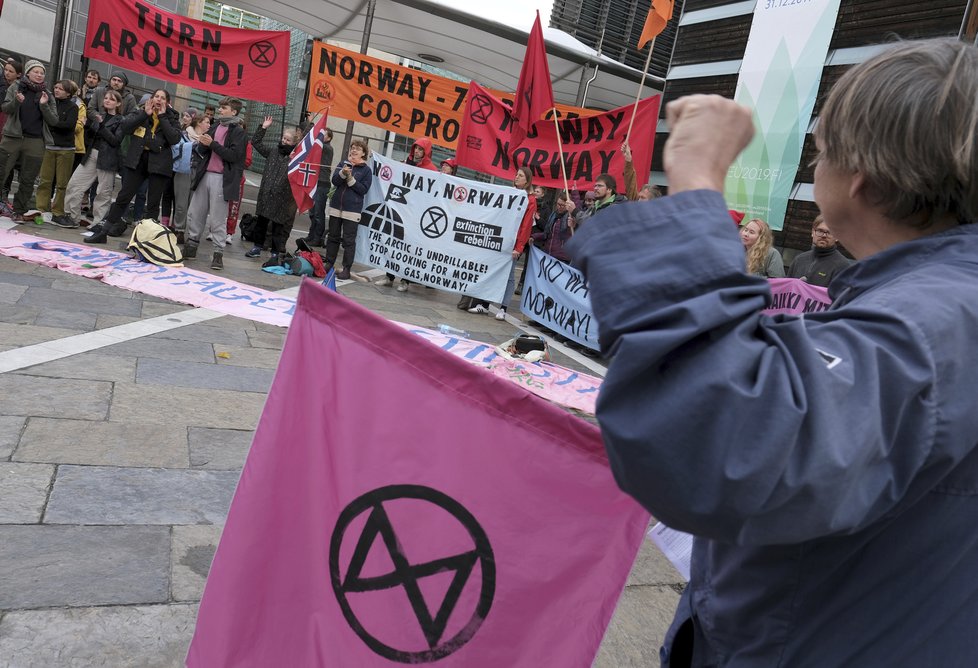 Protest aktivistů z ekologického hnutí Extinction Rebellion (Vzpoura proti vyhynutí).