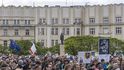 V pondělí proběhla v pořadí už třetí demonstrace za nezávislou justici. Tisíce lidí v Praze, Brně, Plzni, Hradci Králové a dalších místech protestovali proti ministryni spravedlnosti Marii Benešové a premiérovi Andreji Babišovi. V pondělí proběhla v pořadí už třetí demonstrace za nezávislou justici. Tisíce lidí v Praze, Brně, Plzni, Hradci Králové a dalších místech protestovali proti ministryni spravedlnosti Marii Benešové a premiérovi Andreji Babišovi.