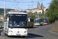 Vláda podpoří majitele zájezdních autobusů. Kvůli covidu stojí, půlce hrozí krach