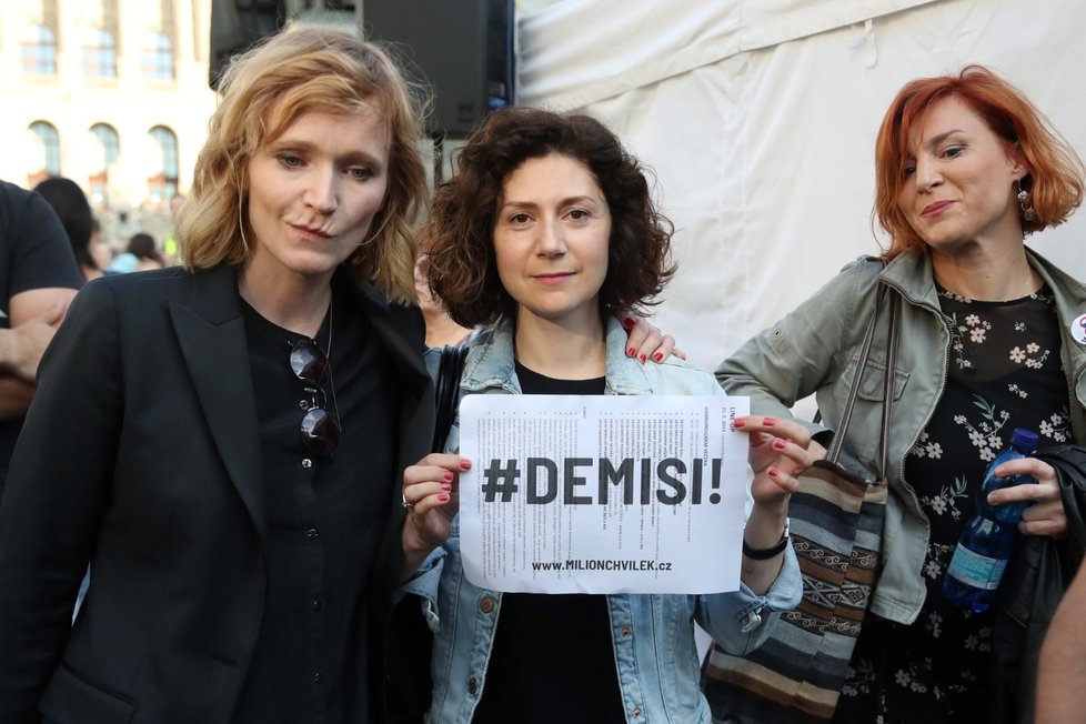 Herečky Aňa Geislerová a Marta Issová na demonstraci 21.5.2019