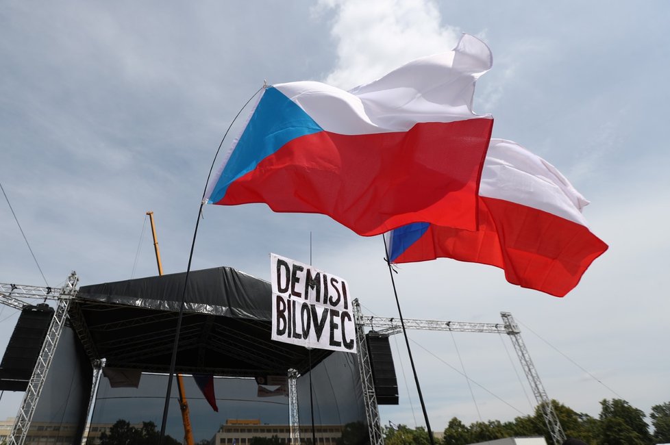 Přípravy na demonstraci proti Andreji Babišovi a Marii Benešové na Letné (23. 6. 2019)