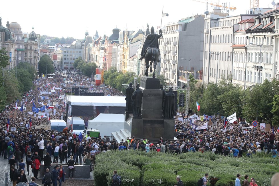 Podle odhadů dorazilo na demonstraci 21.5.2019 asi 50 tisíc lidí.