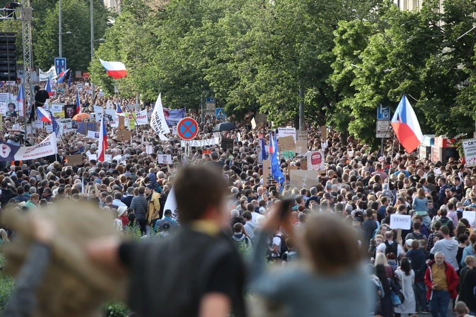 Podle odhadů dorazilo na demonstraci asi 50 tisíc lidí.