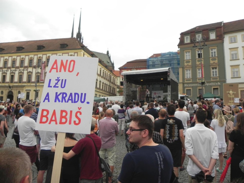 Demonstrace proti Andreji Babišovi a komunistům v Brně (5.6.2018)