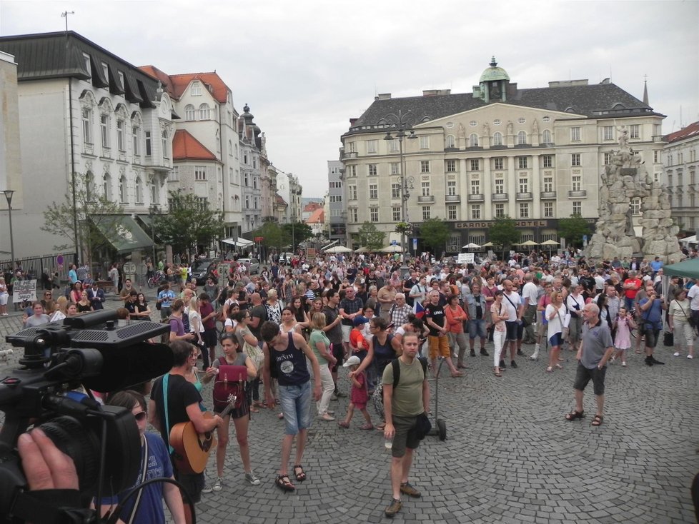 Demonstrace proti Andreji Babišovi a komunistům v Brně (5.6.2018)