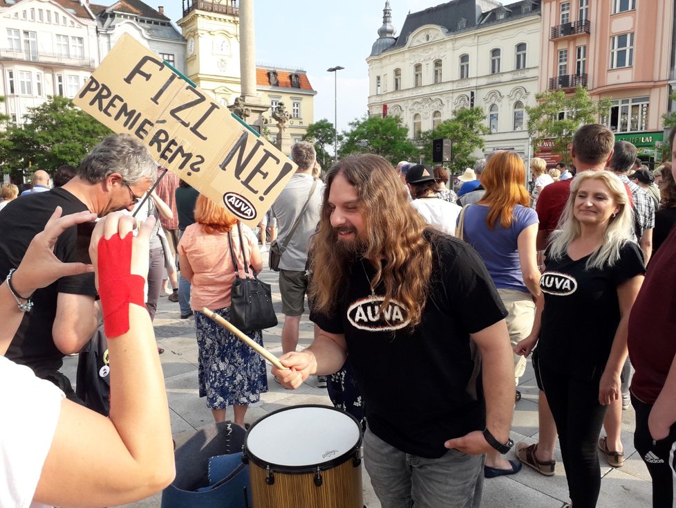 Demonstrace proti Andreji Babišovi a komunistům v Ostravě (5.6.2018)