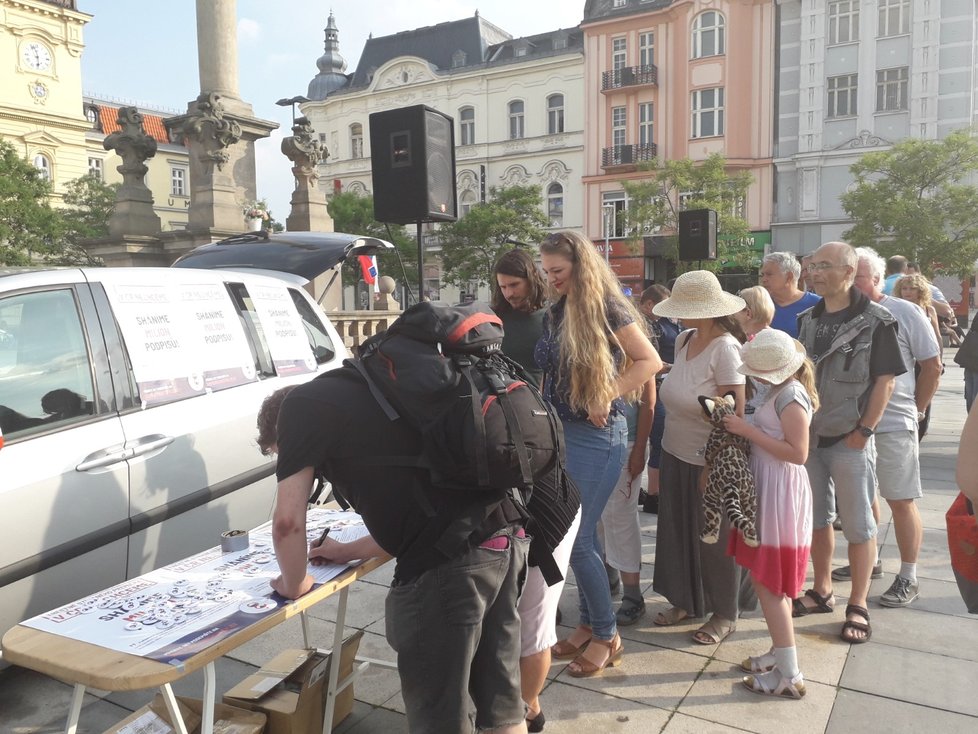 Demonstrace proti Andreji Babišovi a komunistům v Ostravě (5.6.2018)