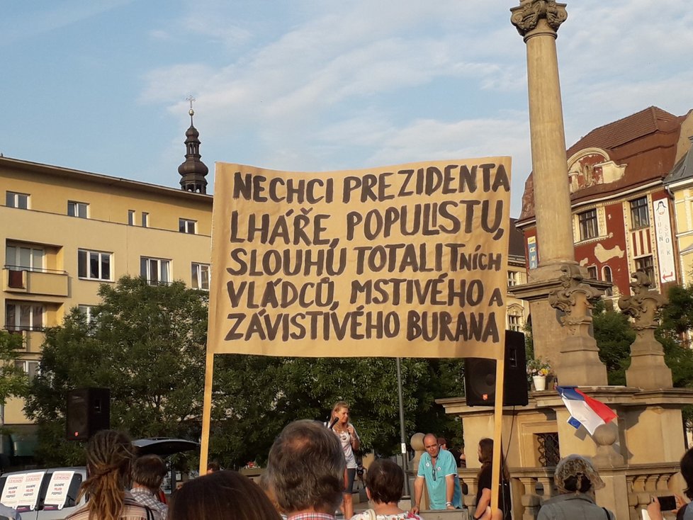 Demonstrace proti Andreji Babišovi a komunistům v Ostravě (5.6.2018)