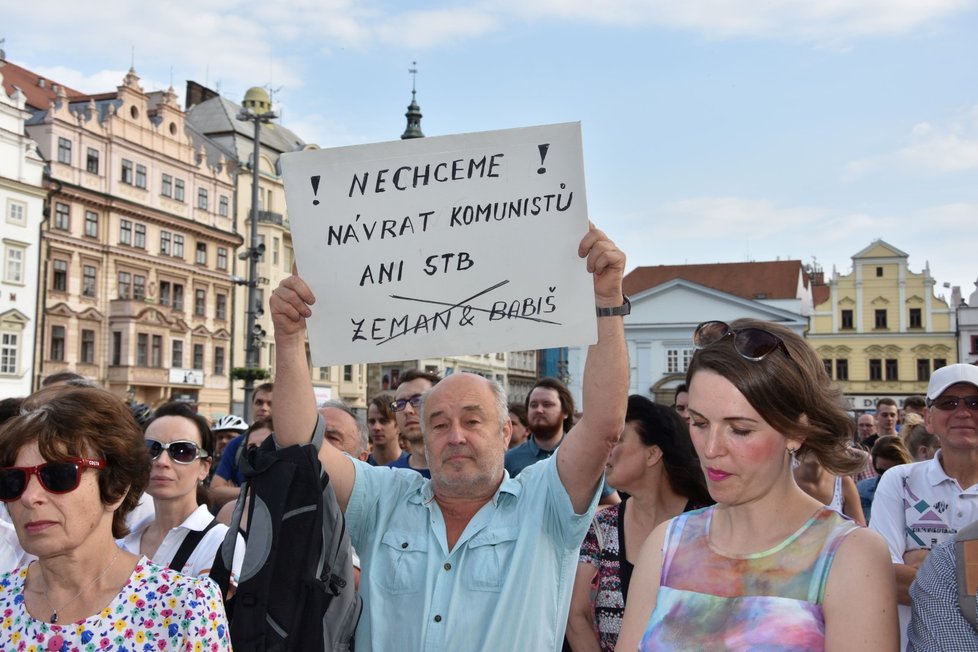 Demonstrace proti Andreji Babišovi a komunistům v Plzni (5.6.2018)