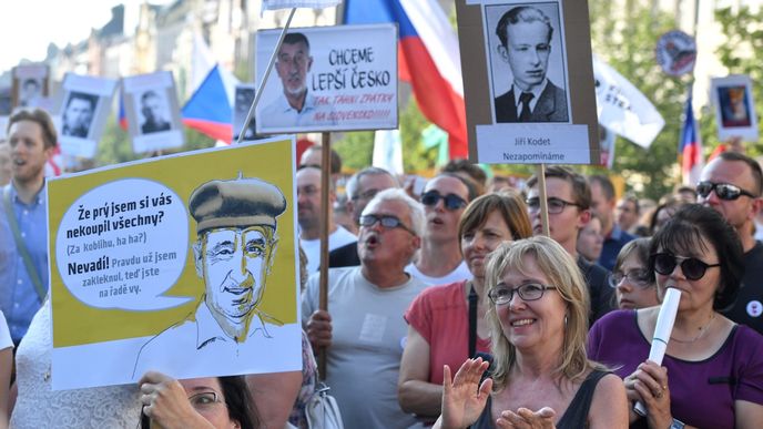 Iniciativa Milion chvilek pro demokracii uspořádala 5. června 2018 na Václavském náměstí v Praze demonstraci s názvem Jednou provždy, namířenou proti možné vládě Andreje Babiše s podporou komunistů.