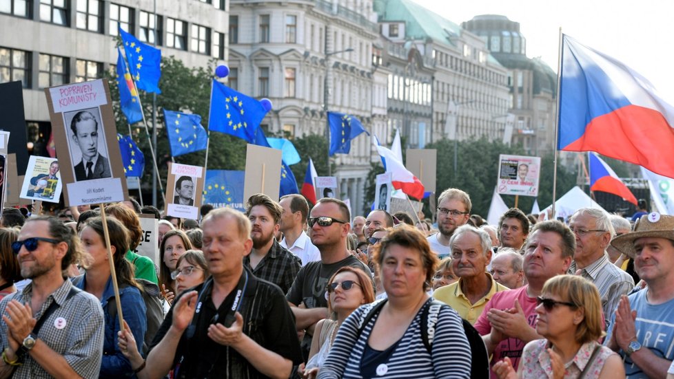 Iniciativa Milion chvilek pro demokracii uspořádala 5. června 2018 na Václavském náměstí v Praze demonstraci s názvem Jednou provždy, namířenou proti možné vládě Andreje Babiše s podporou komunistů.