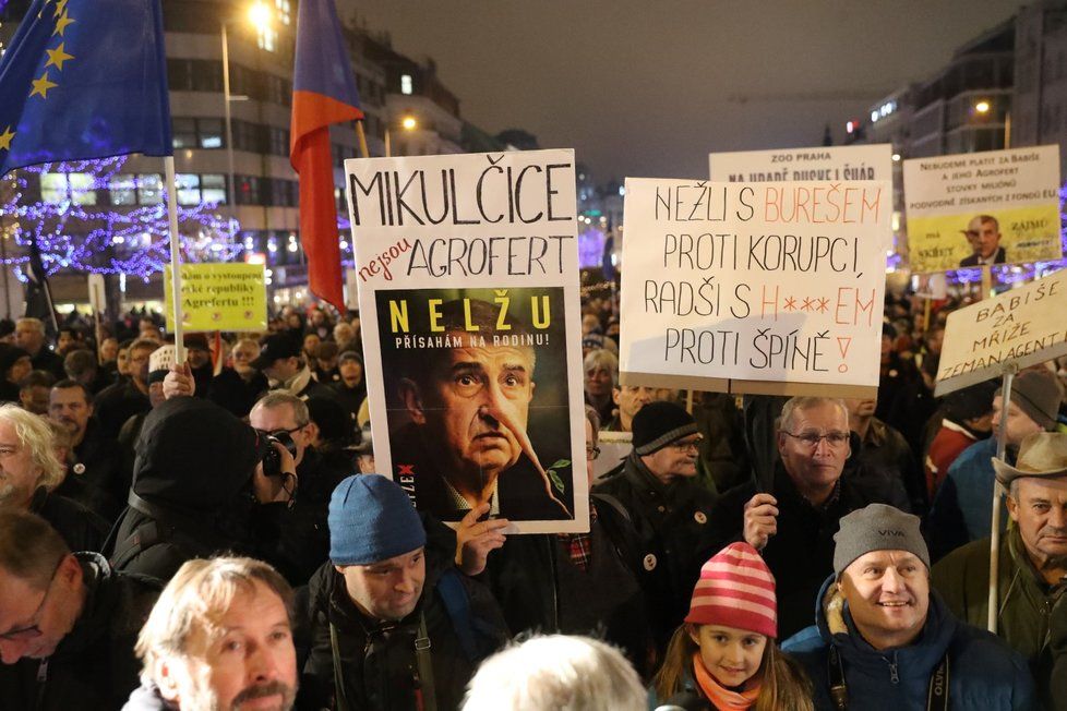 Naposledy se v Praze protestující sešli Na Václavském náměstí 17. 12. 2019.