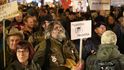 Na Václavském náměstí se scházejí protestující proti Babišovi (17. 12. 2019) Na Václavském náměstí se scházejí protestující proti Babišovi (17. 12. 2019)