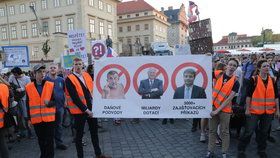 17. května vyšly opět davy do ulic proti Babišovi a Zemanovi. Šikují se i prostřednictvím internetových peticí.