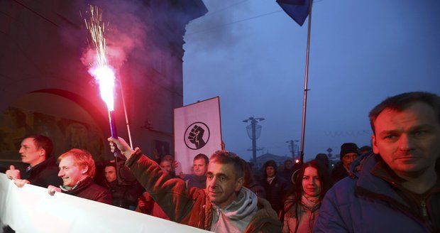 Bělorusy rozlítila daň za „příživnictví,“ ve  městech vyšly do ulic tisíce lidí