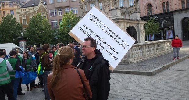 Demonstrace v Brně proti Babišovi se Zemanem