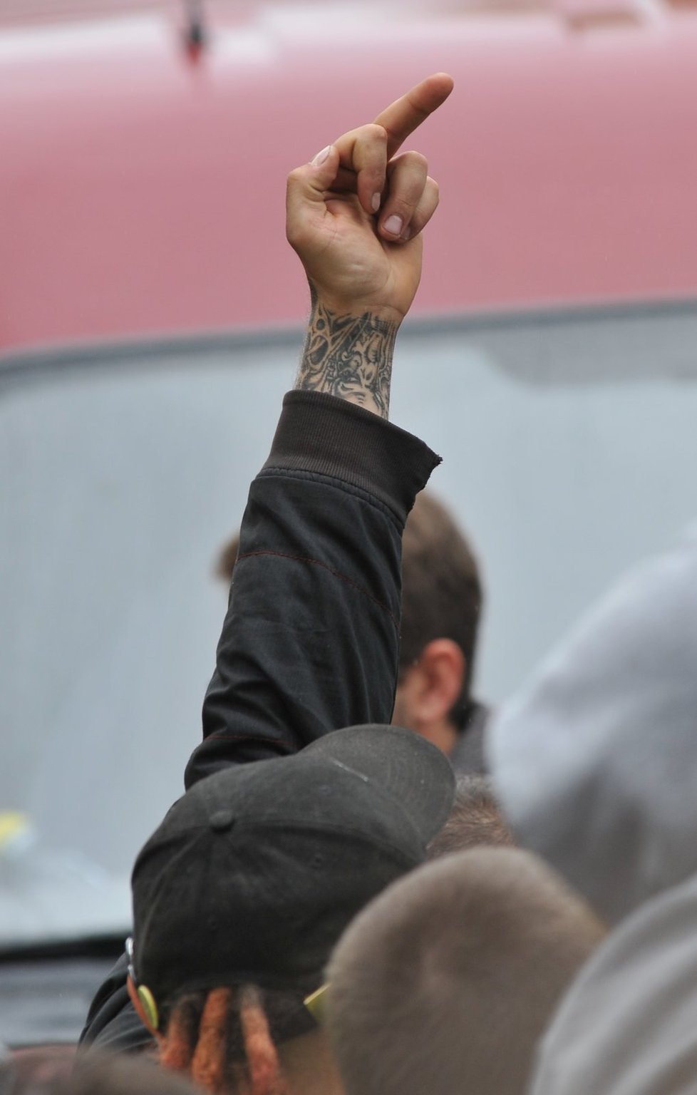 Odpůrci Dělnické strany sociální spravedlnosti protestovali 1. května v Brně proti jejímu pochodu.