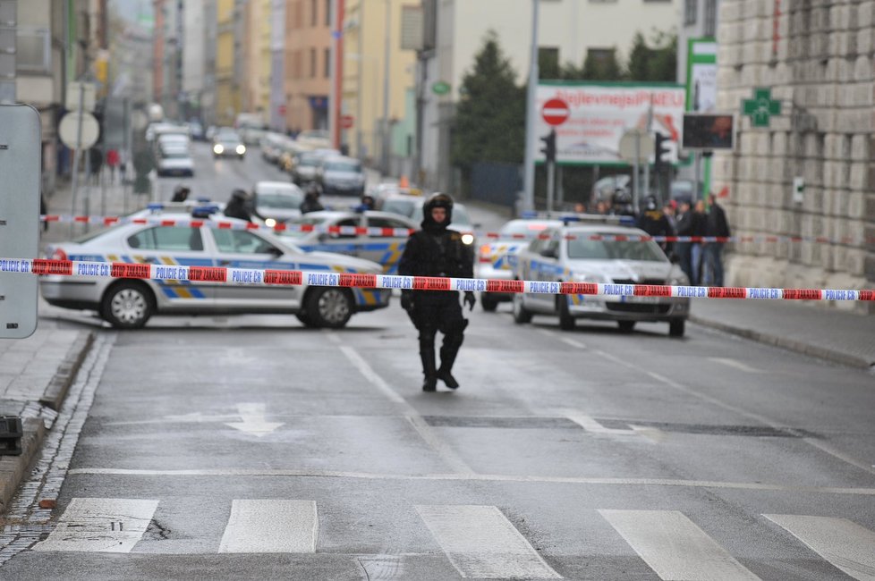 Odpůrci Dělnické strany sociální spravedlnosti protestovali 1. května v Brně proti jejímu pochodu.