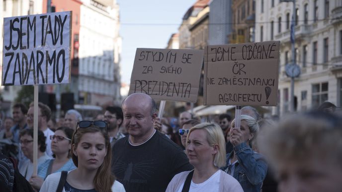 Je to na nás! Proč? Proto!: Brno demonstrovalo proti neplnění povinností prezidenta republiky