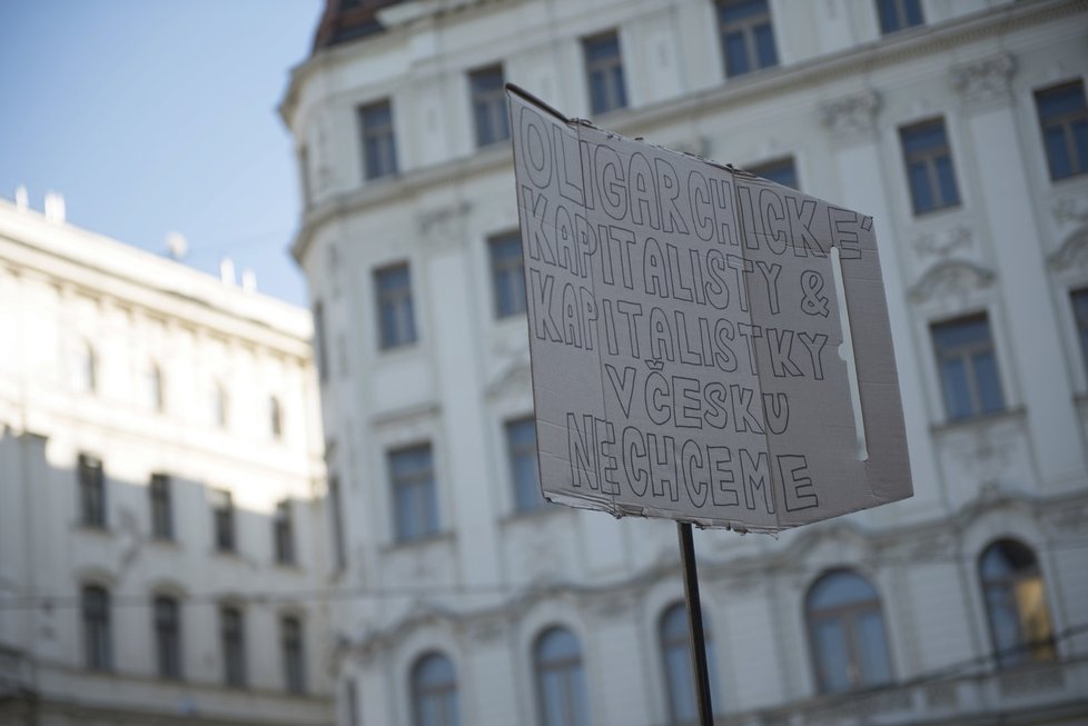 Je to na nás! Proč? Proto!: Brno demonstrovalo proti neplnění povinností prezidenta republiky.