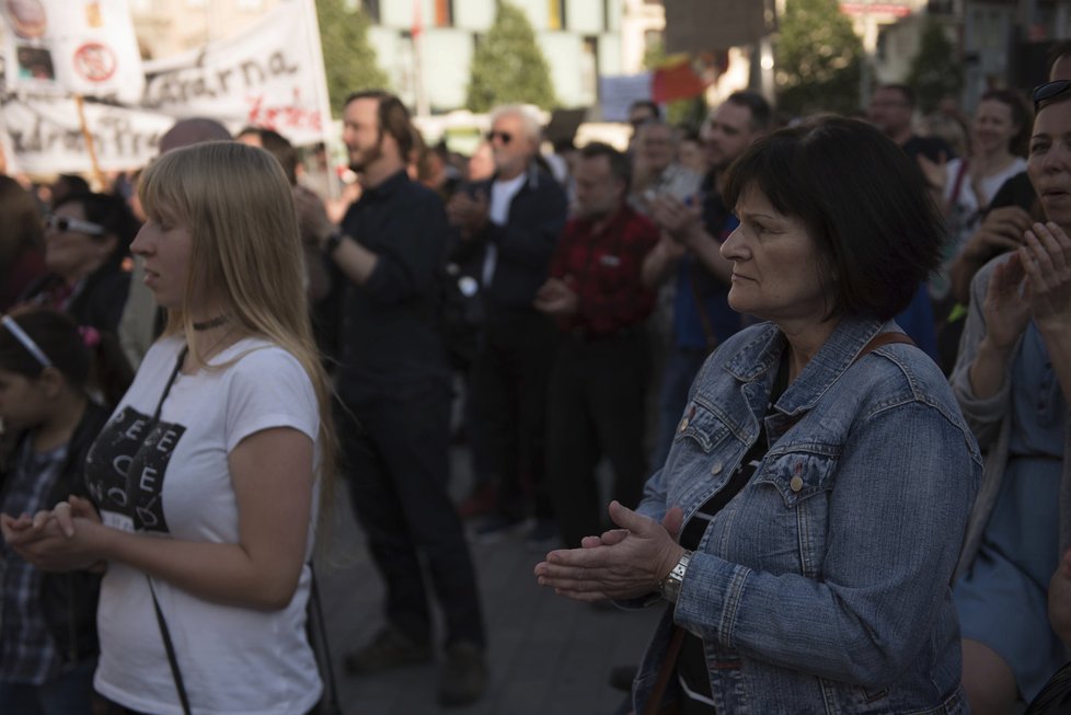 Je to na nás! Proč? Proto!: Brno demonstrovalo proti neplnění povinností prezidenta republiky.